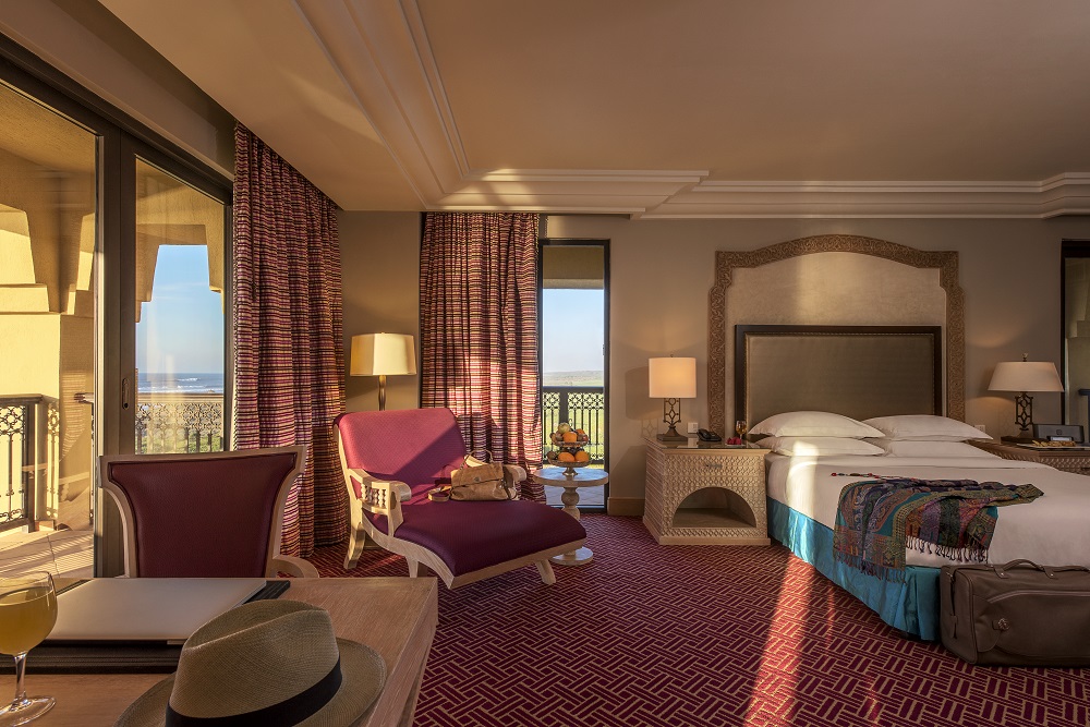 Une grande chambre de l'hôtel de Mazagan Beach Resort.