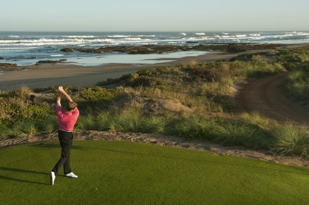 Un joueur dsur le départ du golf de Mazagan.